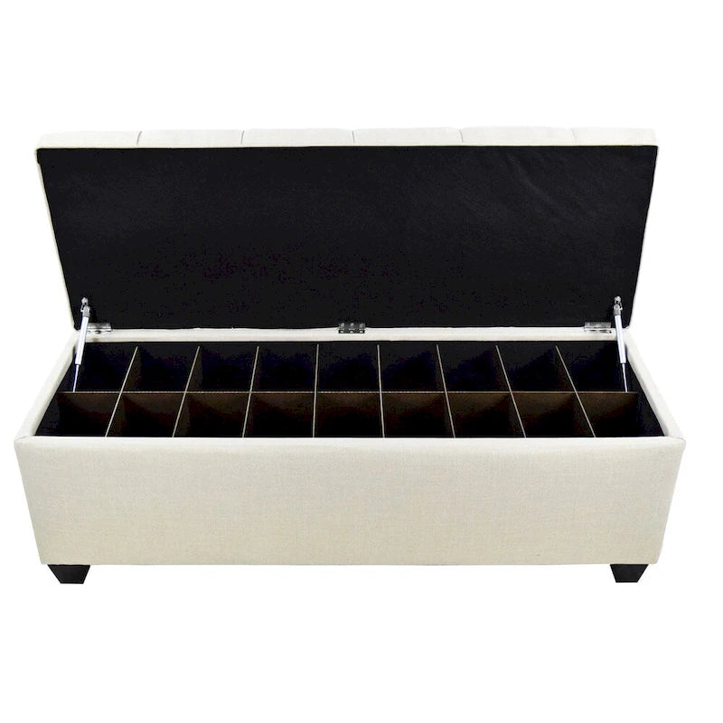 La panca contenitore per scarpe beige con trapuntatura a rombi
