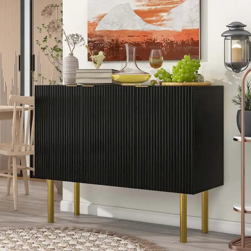 Credenza in stile lussuoso con gambe in metallo dorato